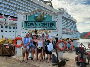 Town Center cruise port entry in Roatán, Honduras with colorful buildings and welcome signage